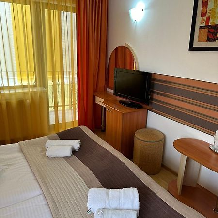 Restaurant Motel Dolorean Négyfalu Kültér fotó