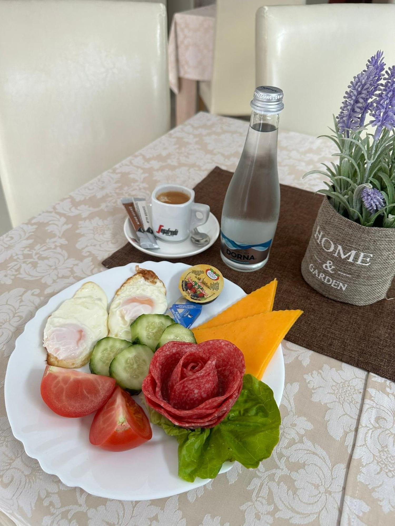 Restaurant Motel Dolorean Négyfalu Kültér fotó