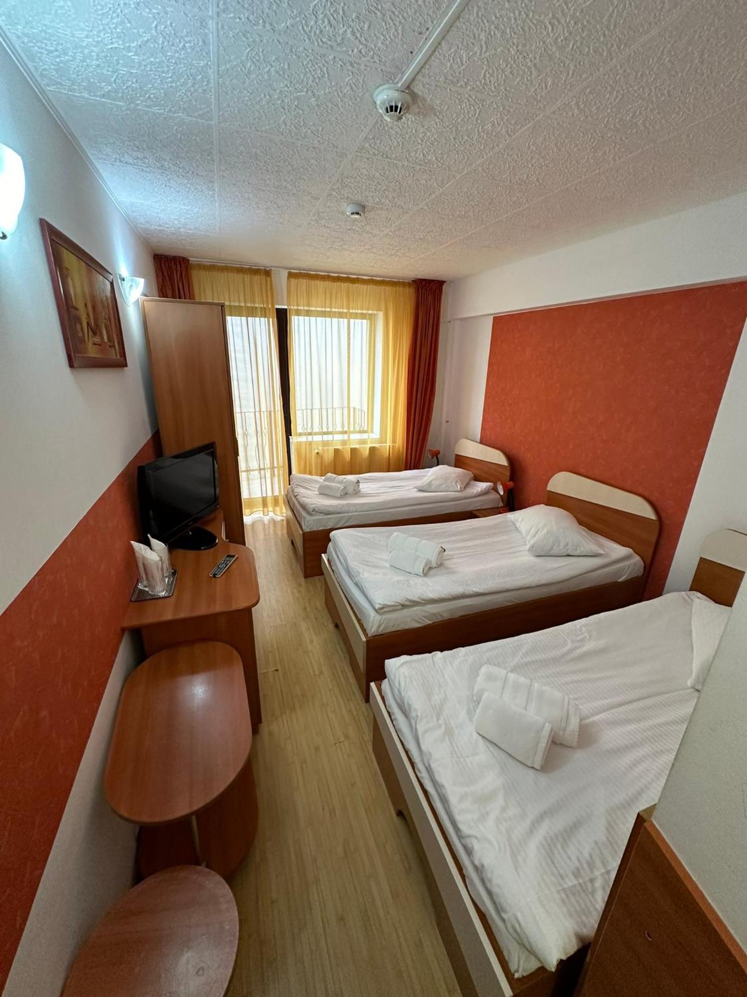 Restaurant Motel Dolorean Négyfalu Kültér fotó