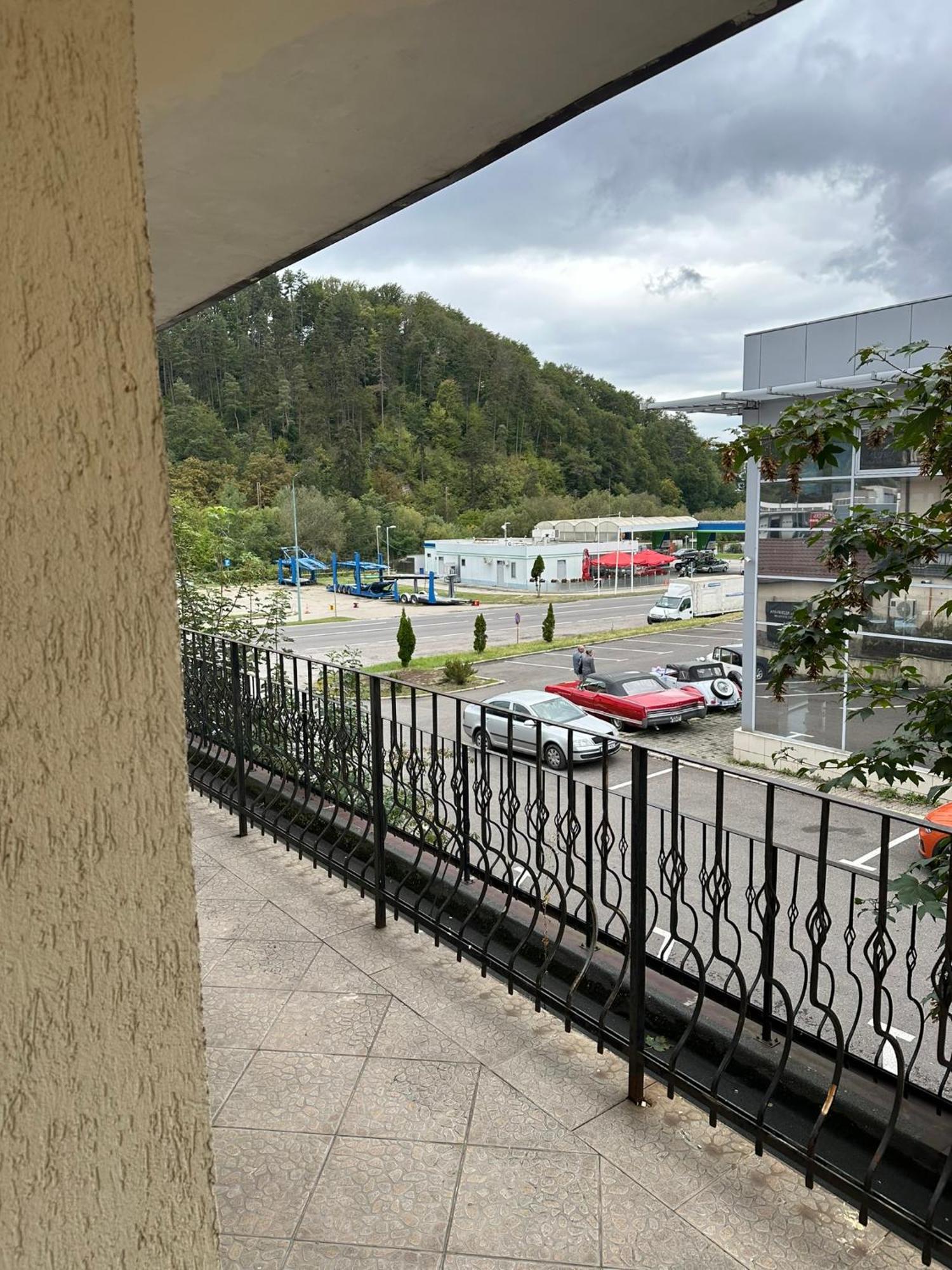 Restaurant Motel Dolorean Négyfalu Kültér fotó
