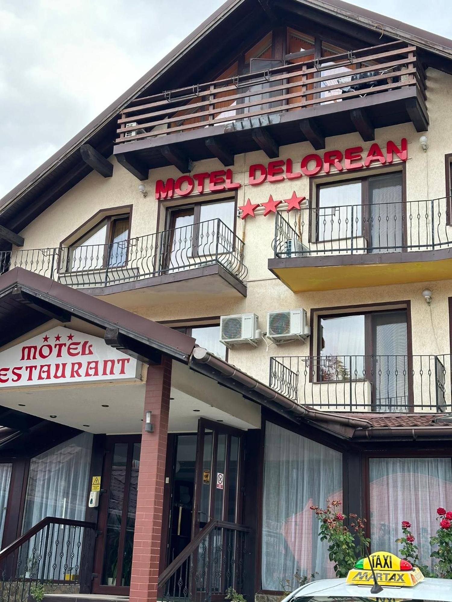 Restaurant Motel Dolorean Négyfalu Kültér fotó