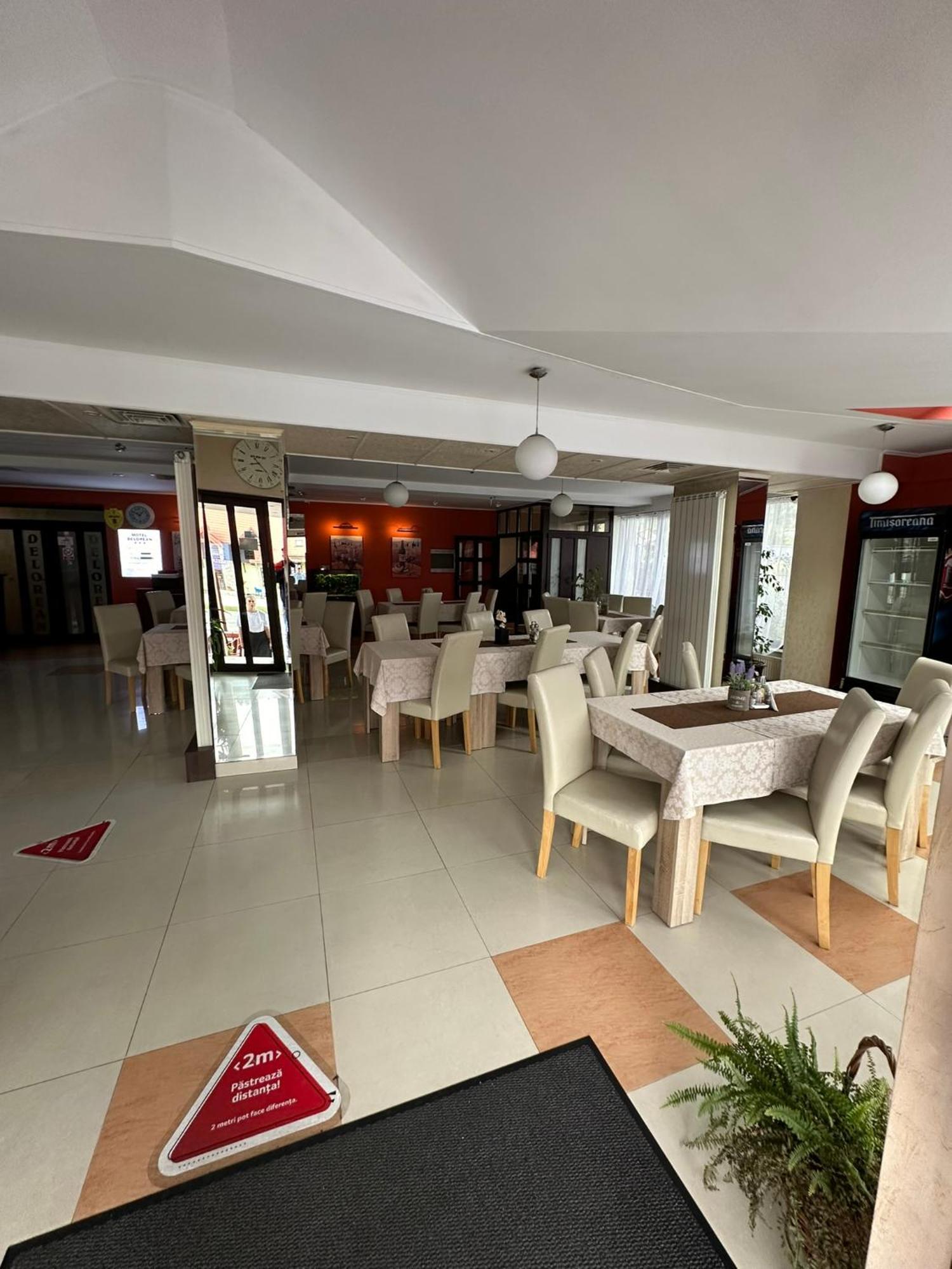 Restaurant Motel Dolorean Négyfalu Kültér fotó