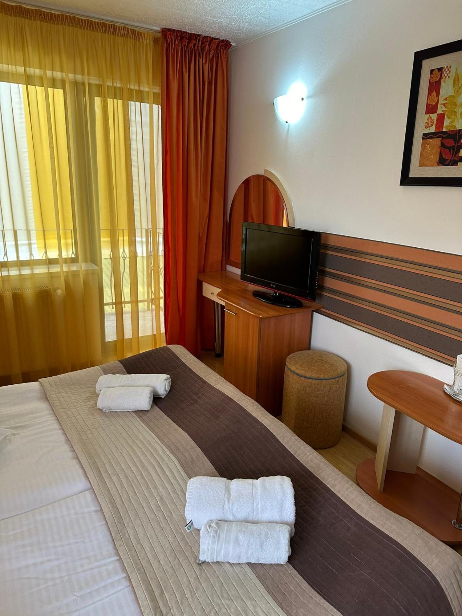 Restaurant Motel Dolorean Négyfalu Kültér fotó