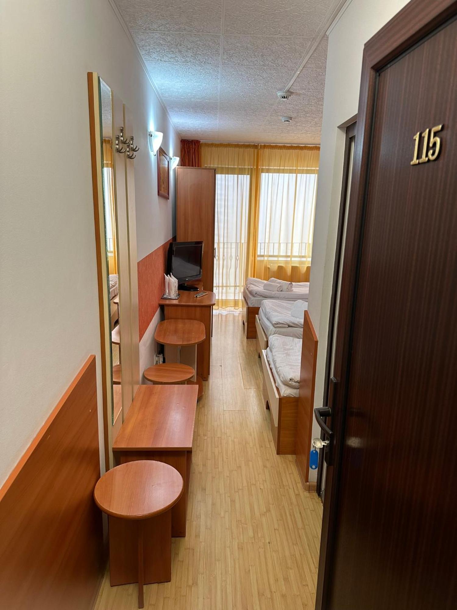 Restaurant Motel Dolorean Négyfalu Kültér fotó