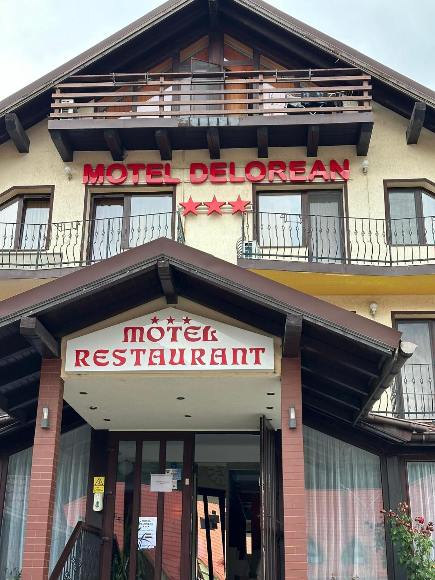 Restaurant Motel Dolorean Négyfalu Kültér fotó
